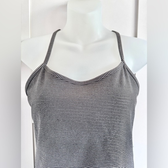 LULULEMON Power Y Tank Black Grey Striped EUC Size 8 - Picture 4 of 9
